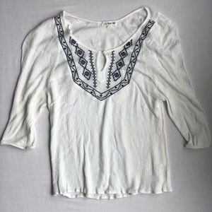 SALE 🎉White Embroidered Boho Top